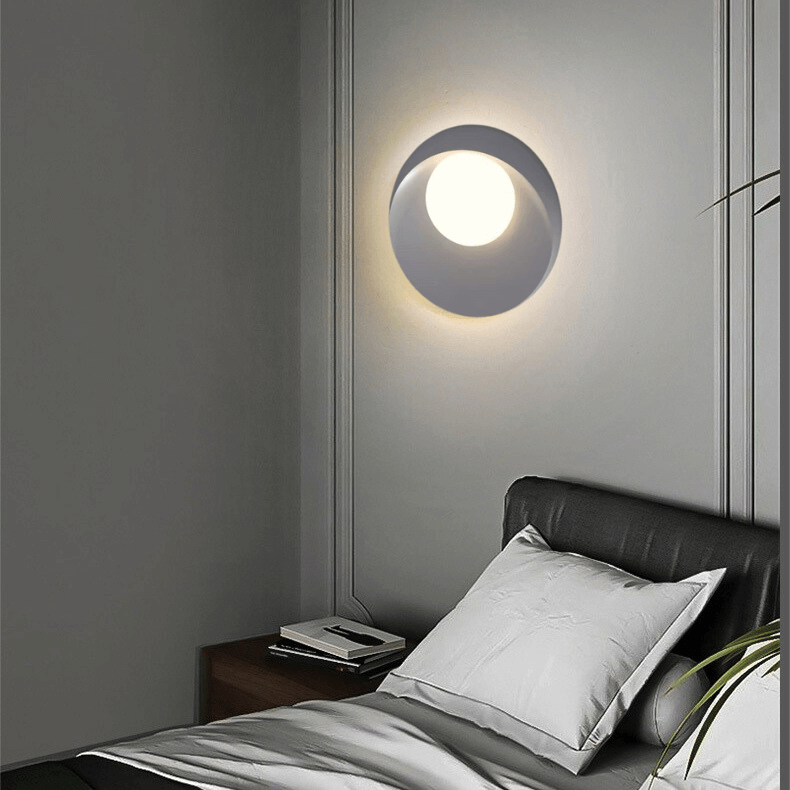 Elegancki kinkiet LED do salonu i ogrodu