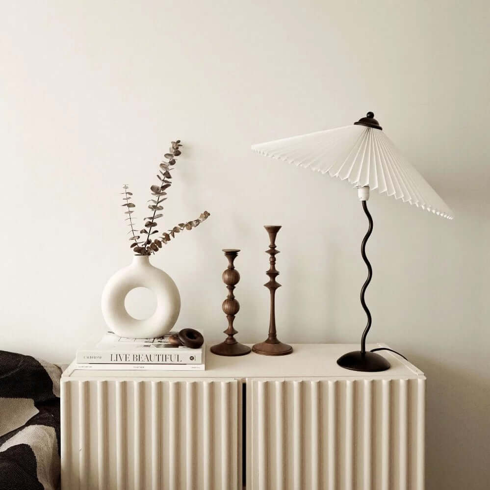 Elegancka lampa stołowa Squiggle