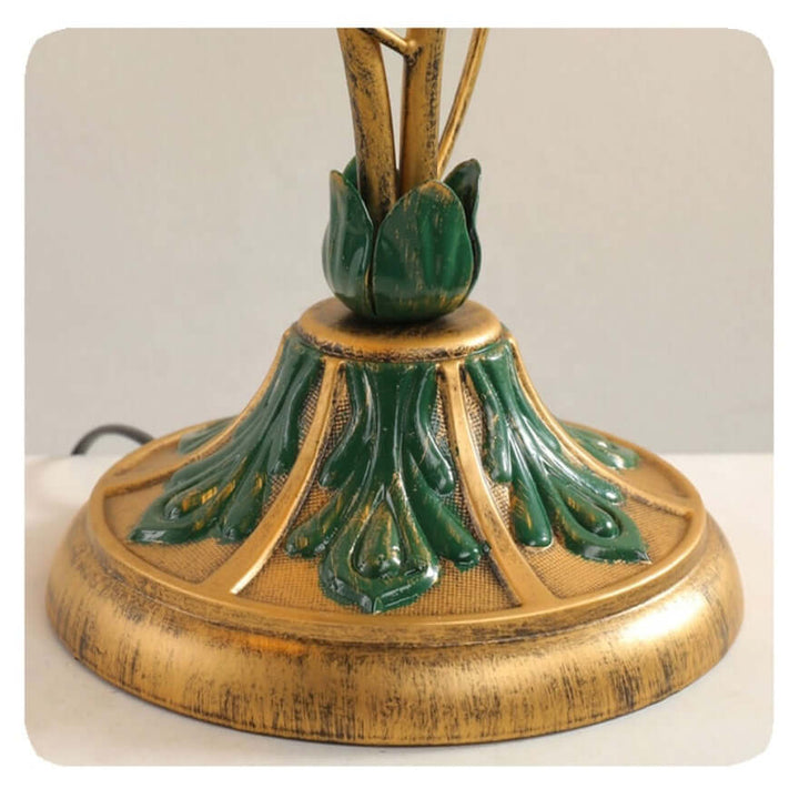 Nowa lampa stołowa w kształcie kwiatu