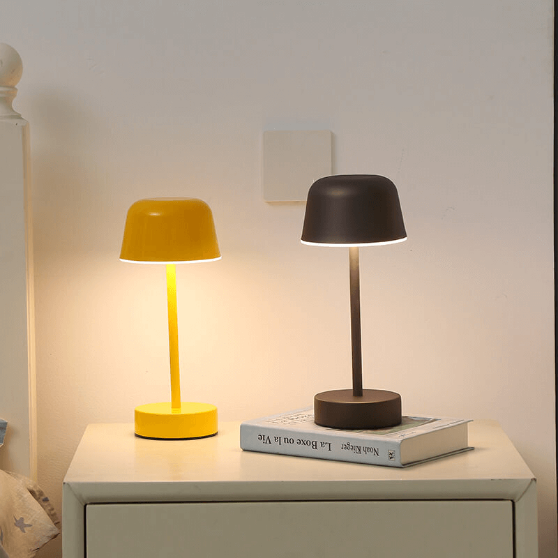 Lampa wielofunkcyjna z trzema kolorami światła