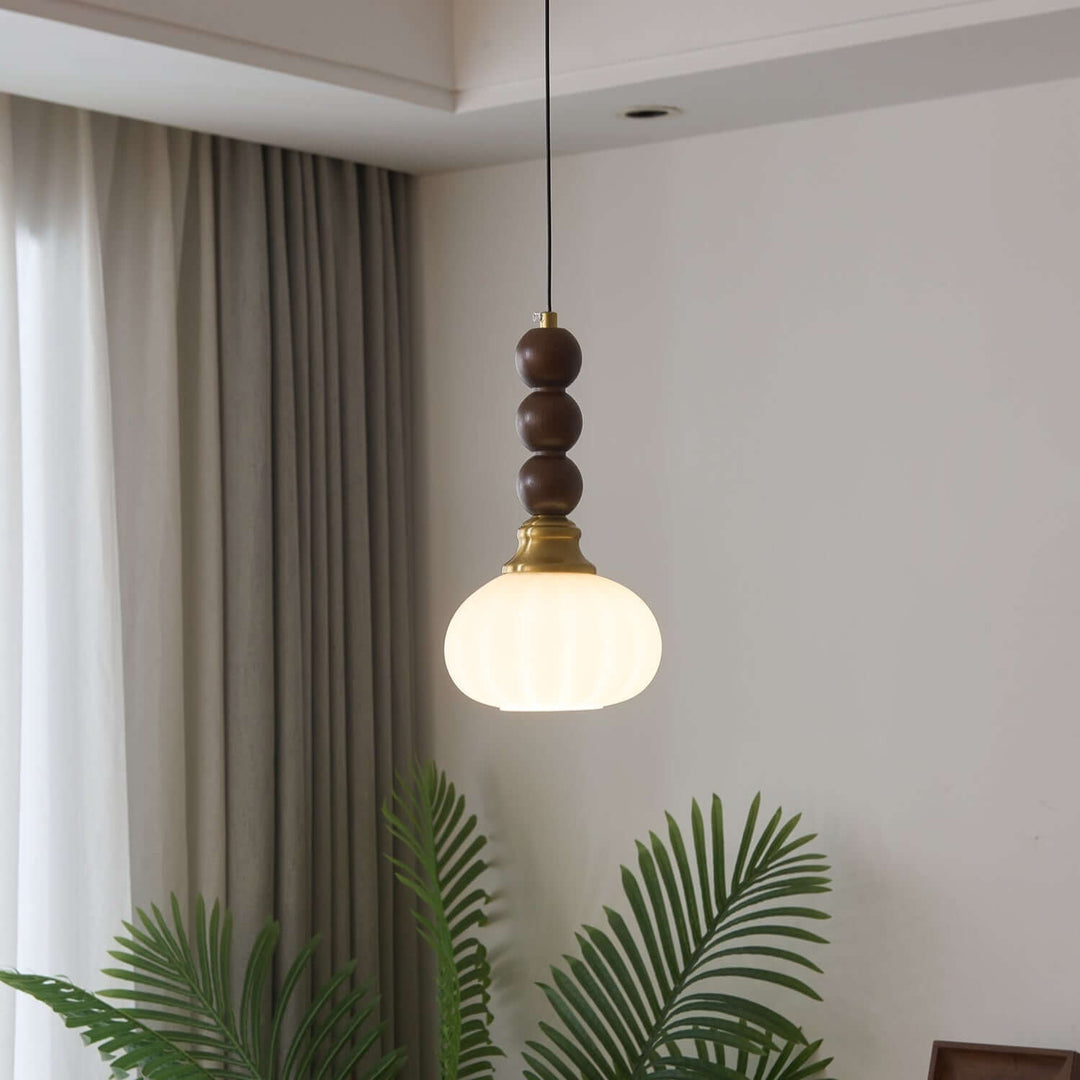 Elegancka szklana, drewniana i metalowa lampa wisząca