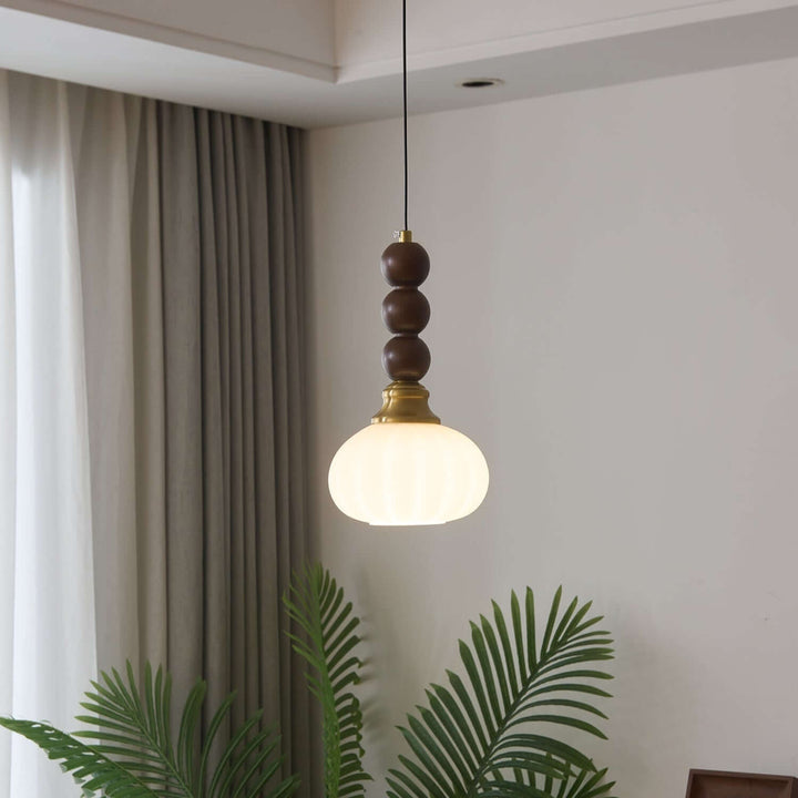 Elegancka szklana, drewniana i metalowa lampa wisząca