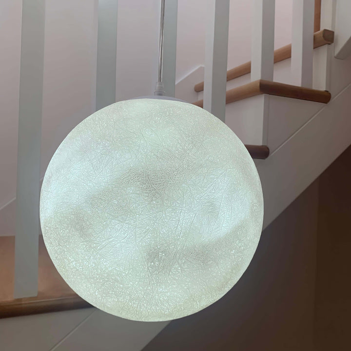 Lampa wisząca w kształcie księżyca