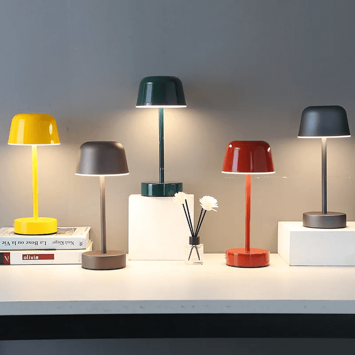 Lampa designerska z regulowanym światłem LED