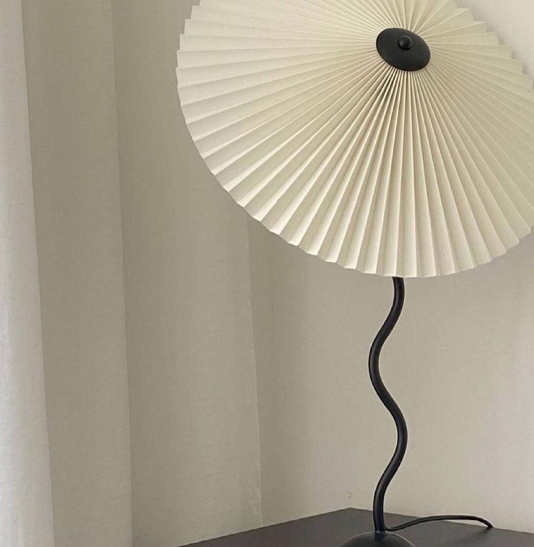 Lampa stołowa Squiggle - nowoczesna i stylowa