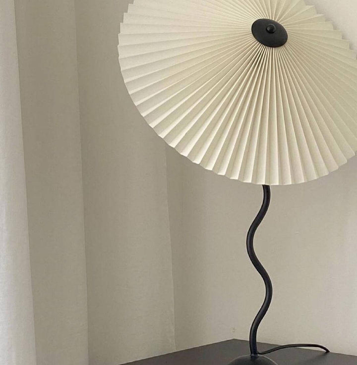 Lampa stołowa Squiggle - nowoczesna i stylowa