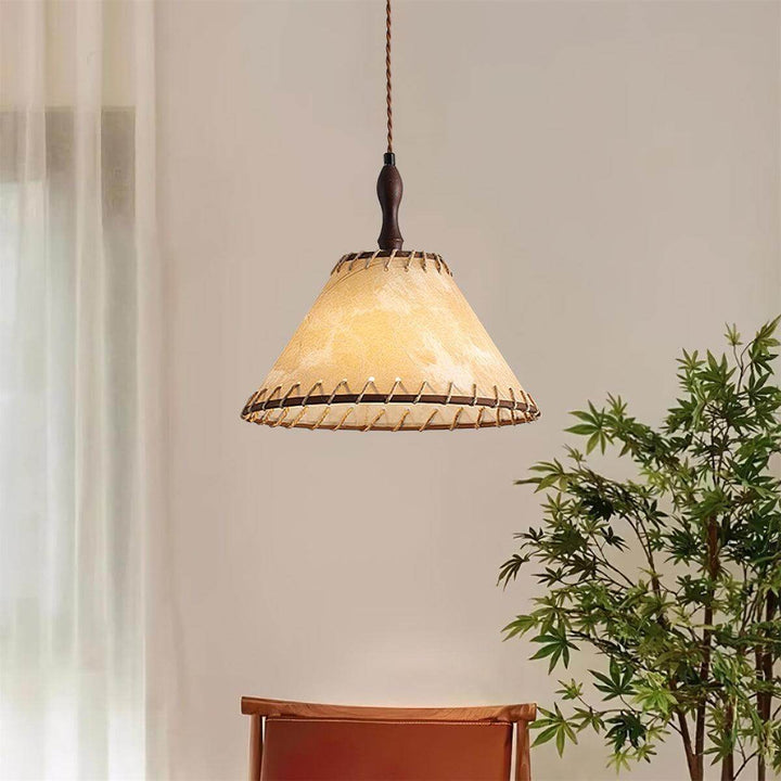 Drewniana lampa wisząca - łatwa instalacja