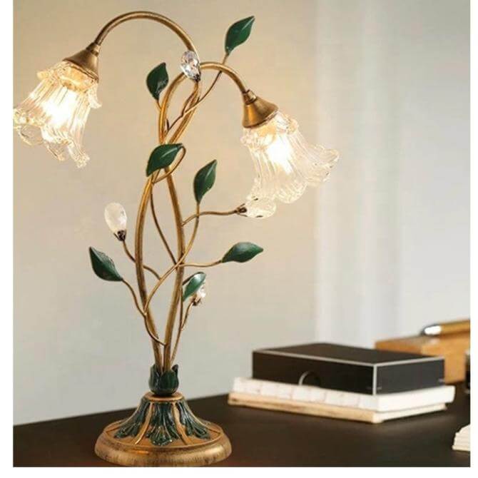 Nowa lampa stołowa w kształcie kwiatu