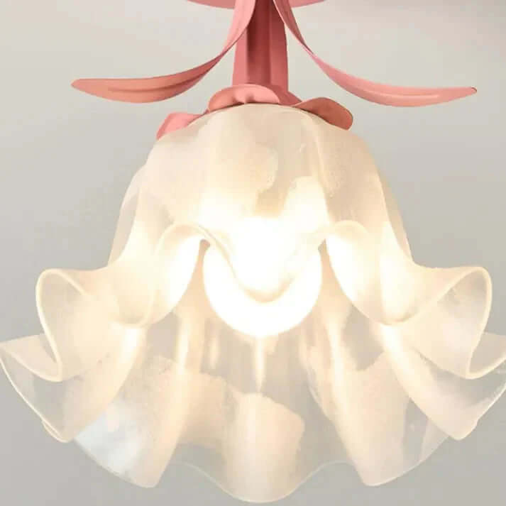 Prosta plafoniera Tiffany z mini-kwiatami