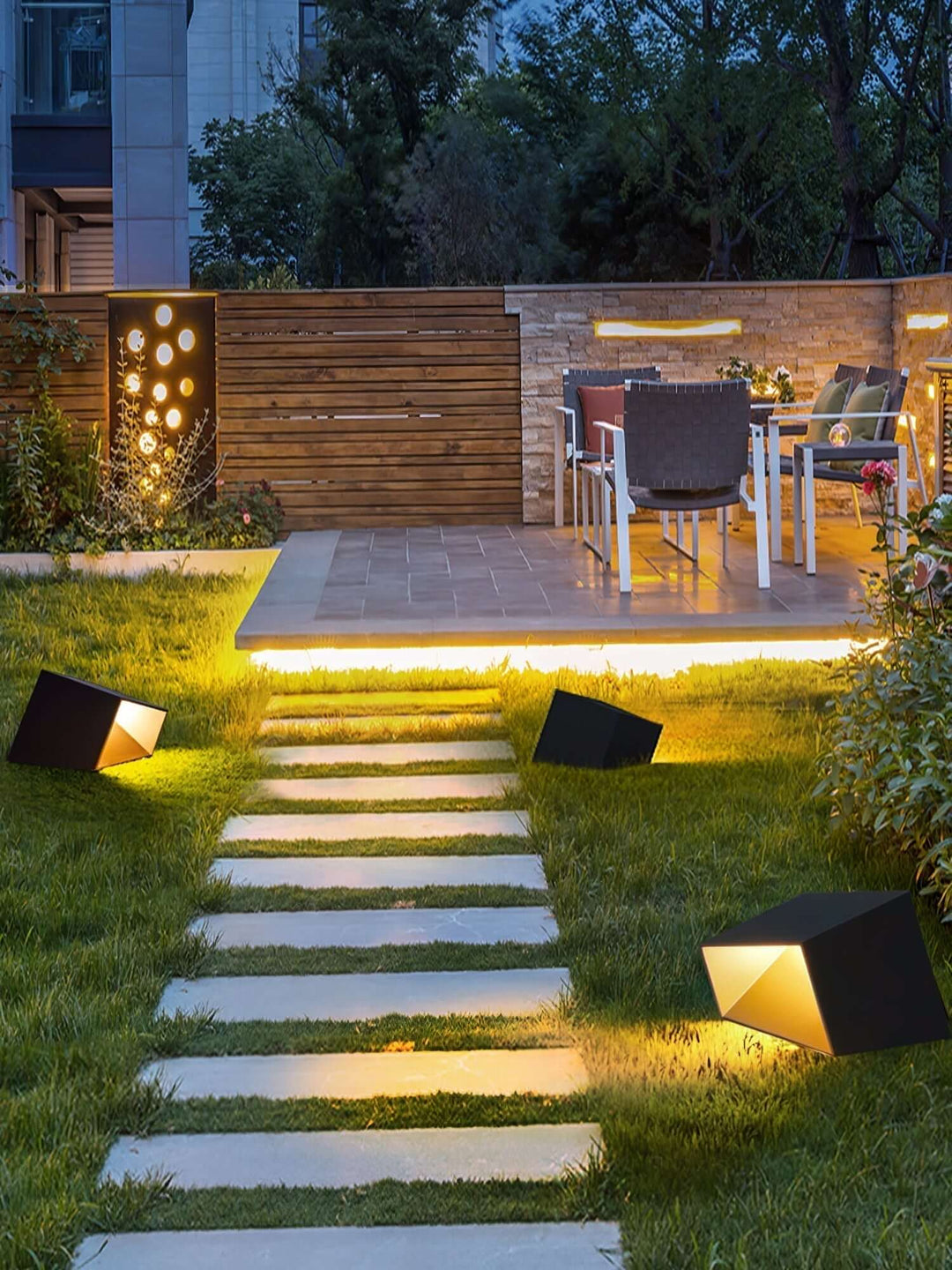 Zewnętrzna Lampa Solarna Kula - Oświetlenie Ogrodowe