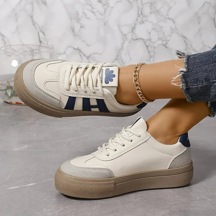 Nowoczesne, eleganckie i wygodne damskie sneakersy Lourdes z antypoślizgową podeszwą, idealne do miejskich stylizacji i codziennego komfortu.