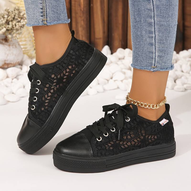 Damskie sneakersy Geneve z czarnej koronki, wyrafinowany i przewiewny design, swobodna elegancja i trwały komfort.