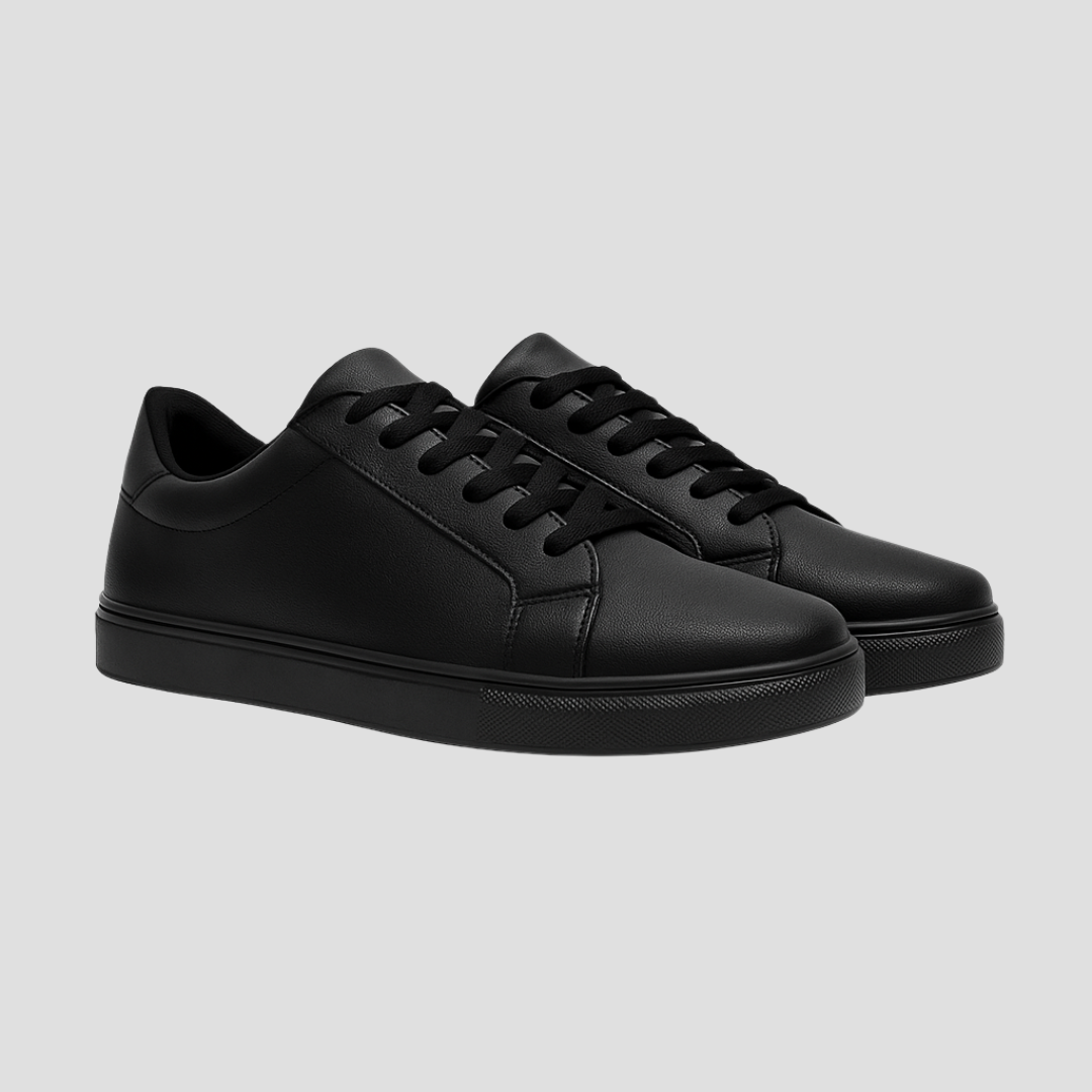 Męskie czarne minimalistyczne sneakersy, gładka cholewka ze sztucznej skóry, kontrastowa podeszwa, elegancja i komfort na co dzień.