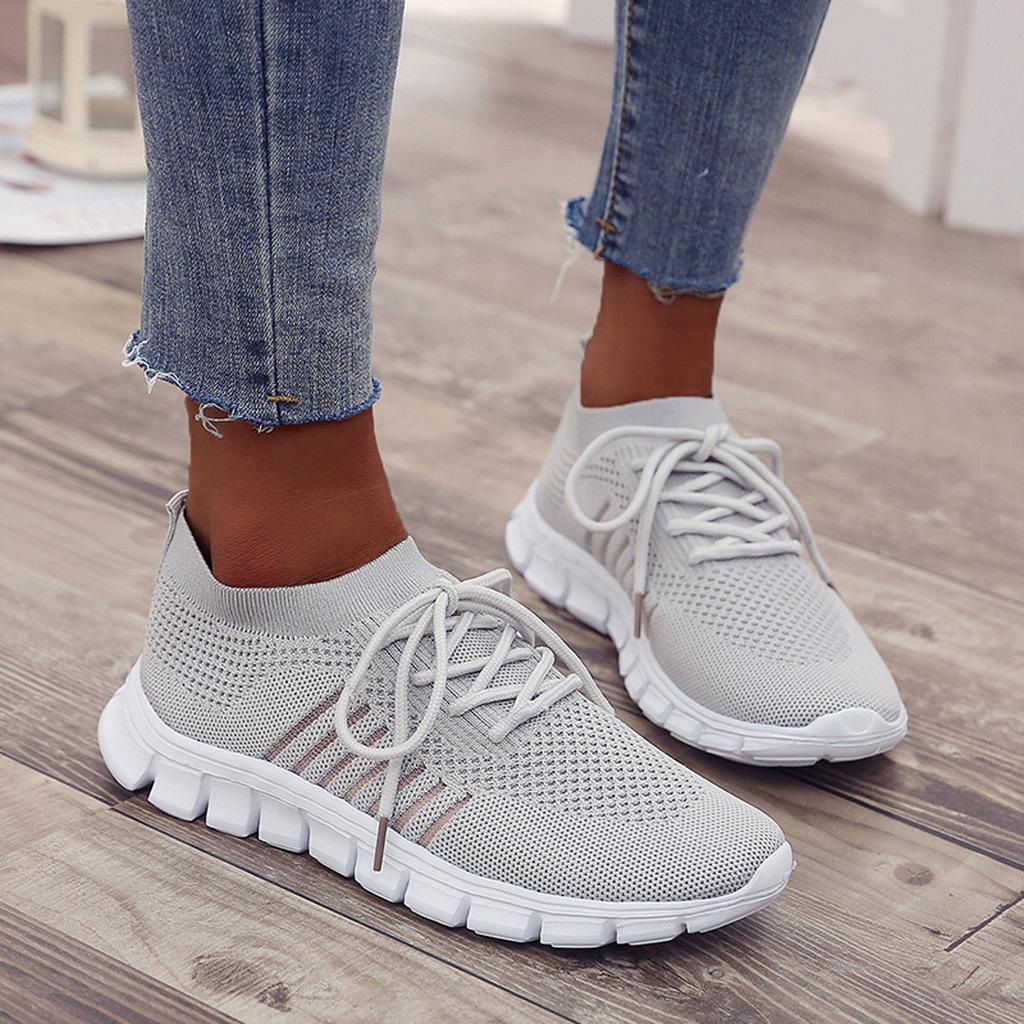 Damskie buty ortopedyczne, nowoczesny design, oddychający szary materiał, wkładka ortopedyczna dla optymalnego komfortu i wsparcia.