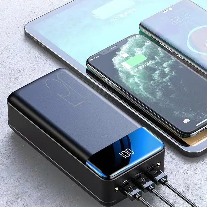 Power bank o wysokiej pojemności 100 000 mAh, kompaktowa konstrukcja, wiele portów USB, idealny do ładowania urządzeń mobilnych.