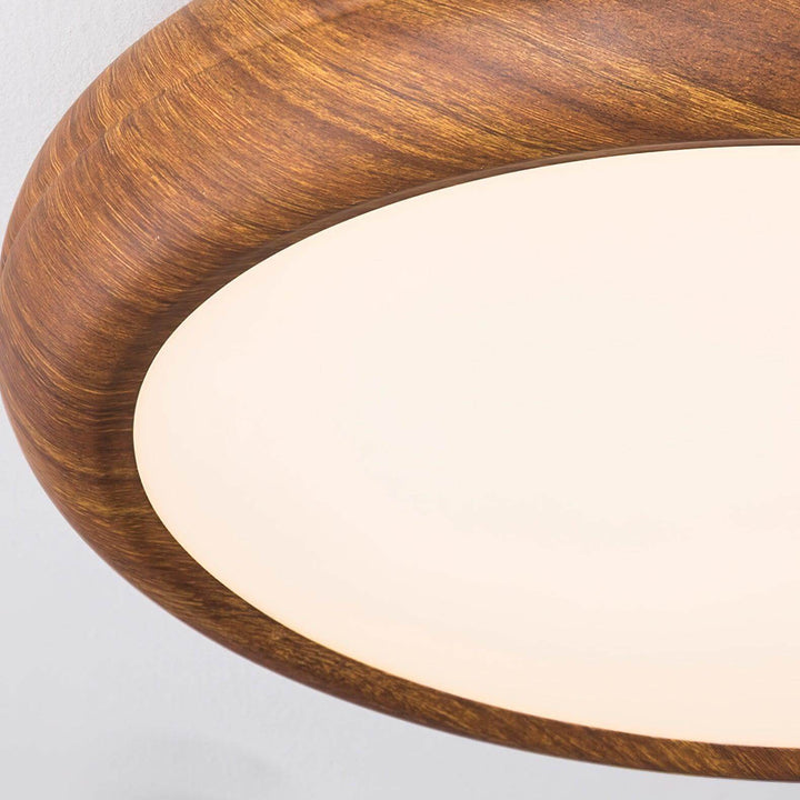Lampa sufitowa okrągła drewniana na suficie