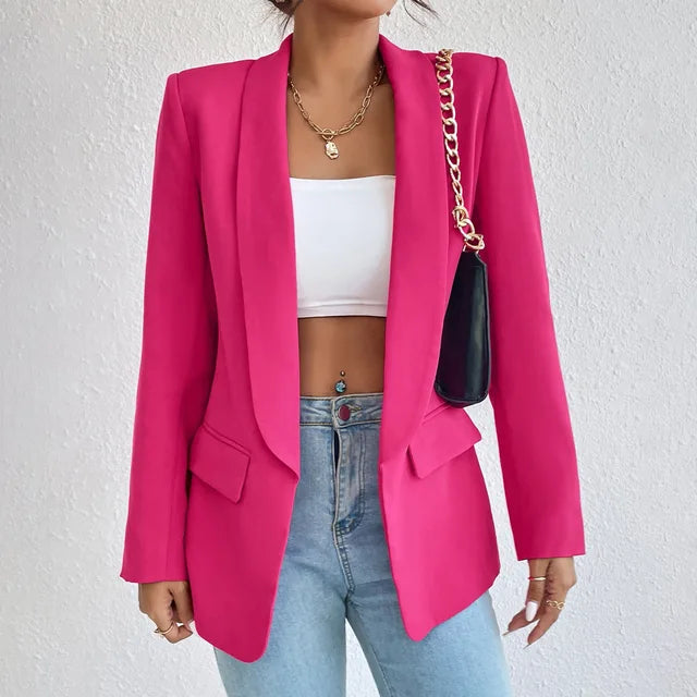 elegancki blazer damski, dopasowany krój, klasyczne linie, miękki materiał, idealny na profesjonalne okazje.