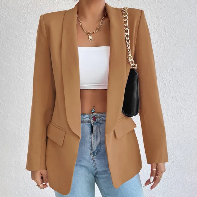elegancki blazer damski, dopasowany krój, klasyczne linie, miękki materiał, idealny na profesjonalne okazje.