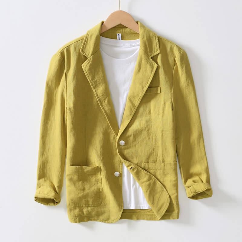 Męska marynarka lniana w kolorze khaki, elegancka i lekka, idealna do wyrafinowanego i wygodnego wyglądu na formalne okazje.