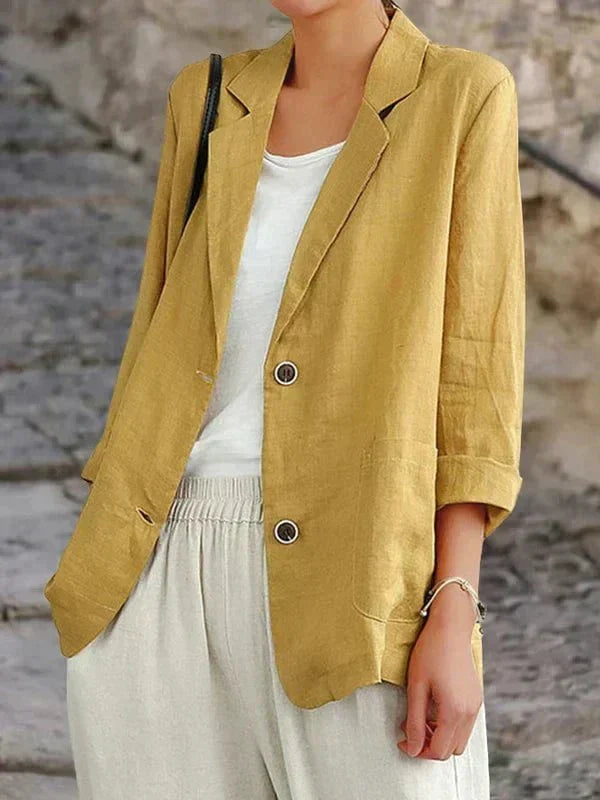 Niebieski lniany blazer damski, lekki i elegancki, luźny krój, idealny do szykownego, casualowego wyglądu.