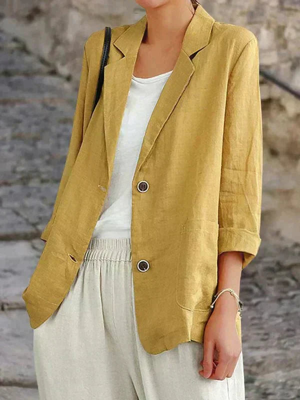 Lekki lniany blazer damski, luźny, oversizowy krój, neutralny kolor, idealny dla codziennej elegancji.