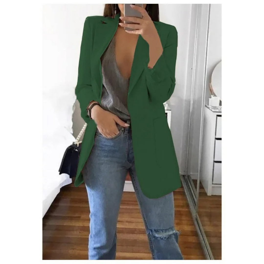 Ciemnozielony długi blazer damski, głęboki kolor i elegancki wygląd, idealny na chłodniejsze dni.
