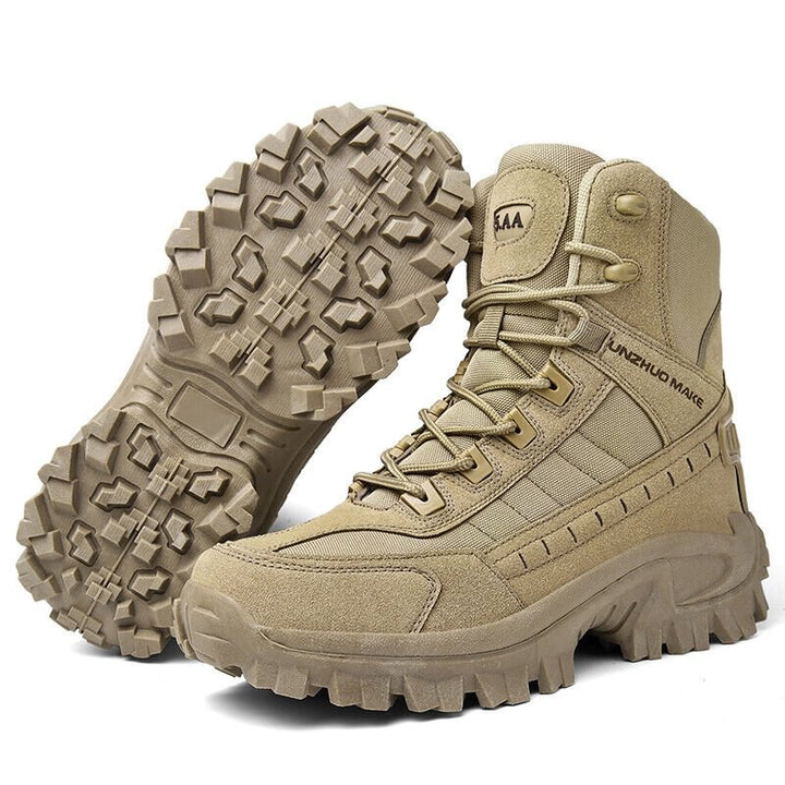 "Bottes de combat imperméables femmes, vue de côté, daim marron, lacets, col haut pour protection et confort."