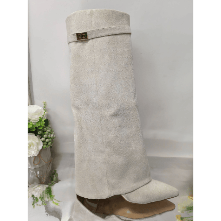 Eleganckie, czarne botki z zamkiem, nowoczesny design, damskie buty dla szykownego i wygodnego stylu.