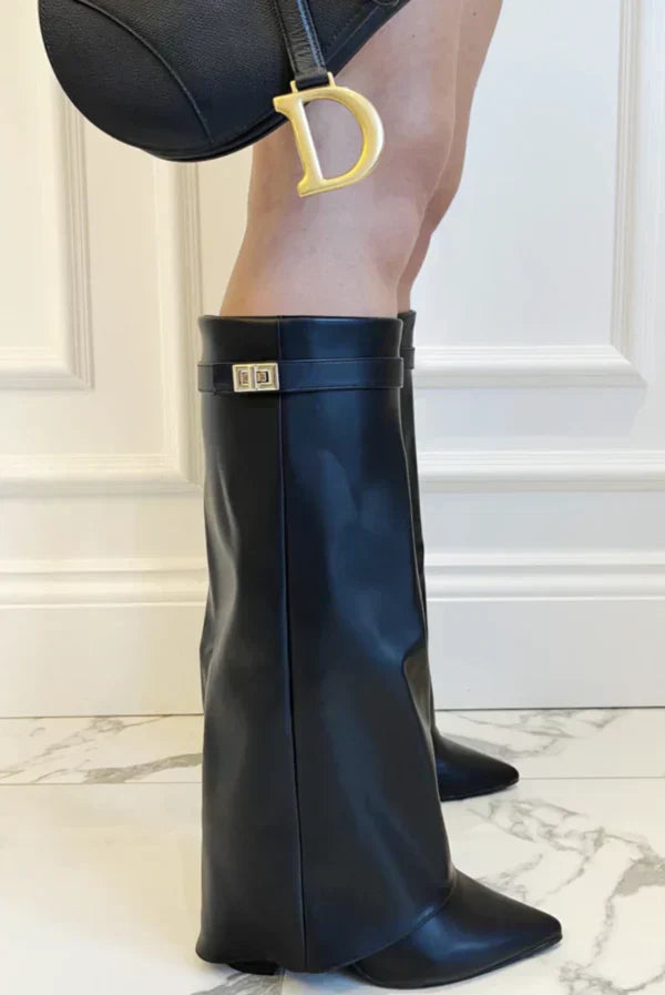 Eleganckie, czarne botki z zamkiem, nowoczesny design, damskie buty dla szykownego i wygodnego stylu.