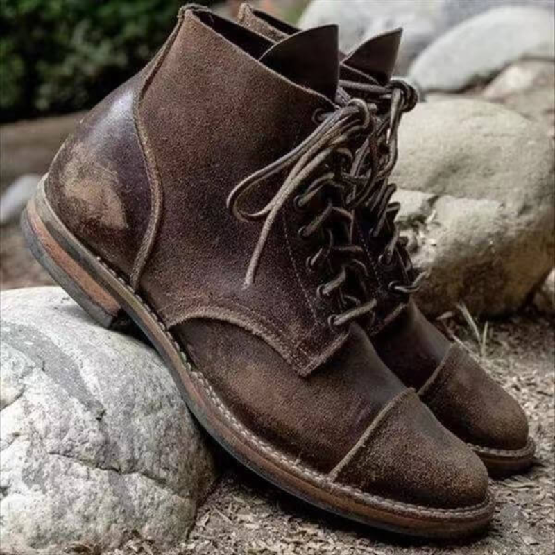 Eleganckie, klasyczne, brązowe botki męskie ze skóry, wszechstronne i wygodne, dla ponadczasowego i wyrafinowanego stylu.
