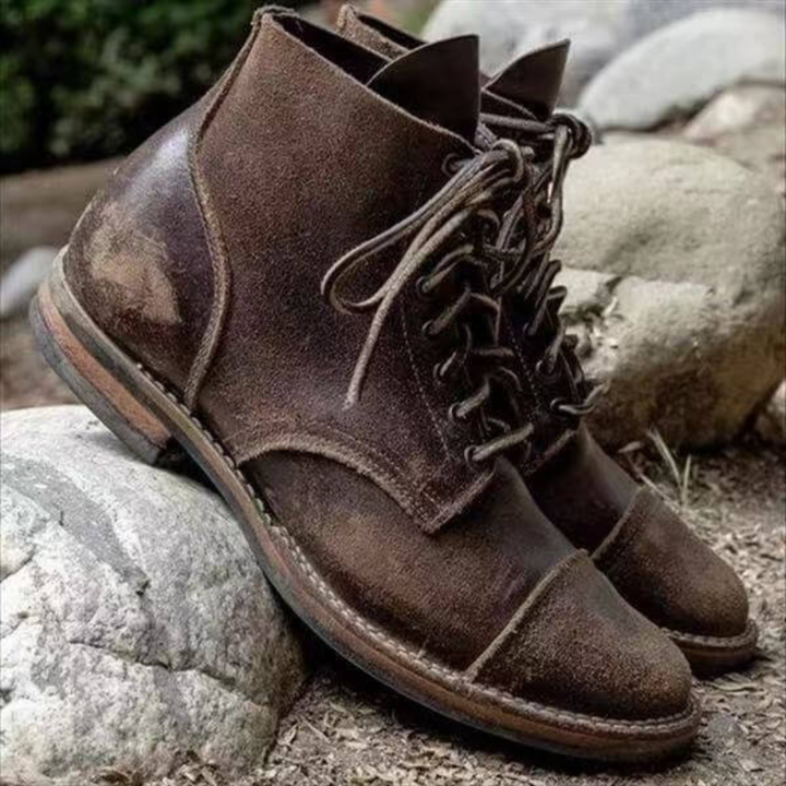Eleganckie, klasyczne, brązowe botki męskie ze skóry, wszechstronne i wygodne, dla ponadczasowego i wyrafinowanego stylu.