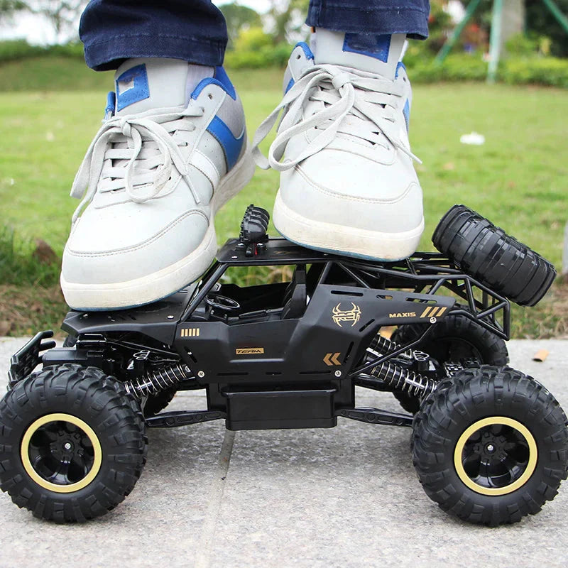 Terenowy buggy RC 4WD ze światłami LED, idealny dla dzieci; kolor czarny, duże koła terenowe, 37cm.