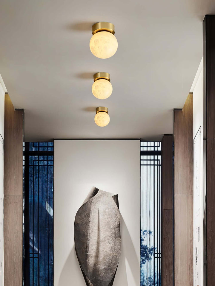 Lampa sufitowa z alabastru, zbliżenie na materiał