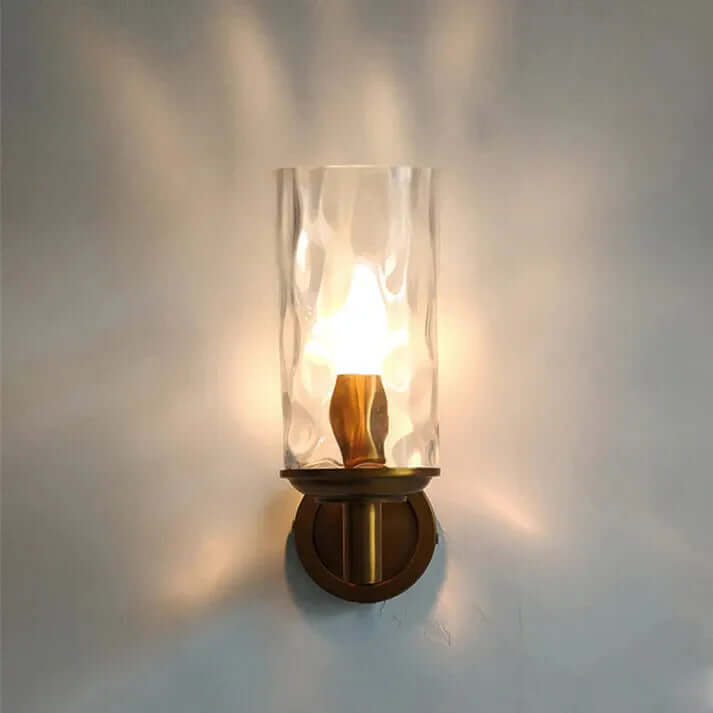 Elegancka lampa ścienna retro z detalami z przezroczystego szkła