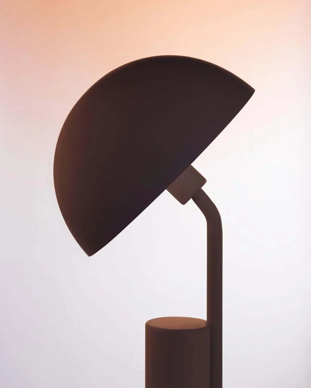 Wszechstronna lampa stołowa do sypialni
