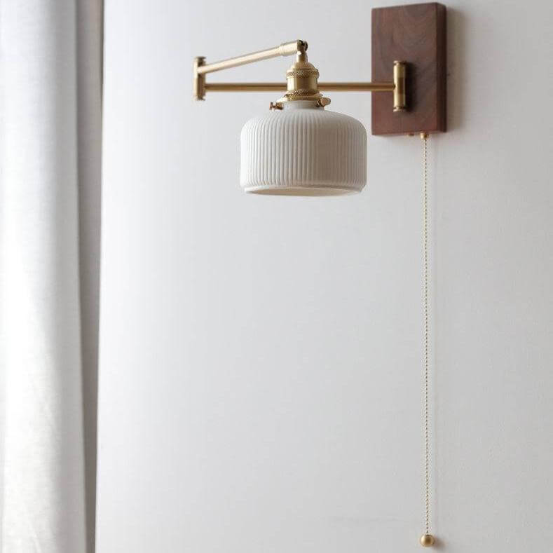 Lampa ścienna ceramiczna z drewnianą podstawą