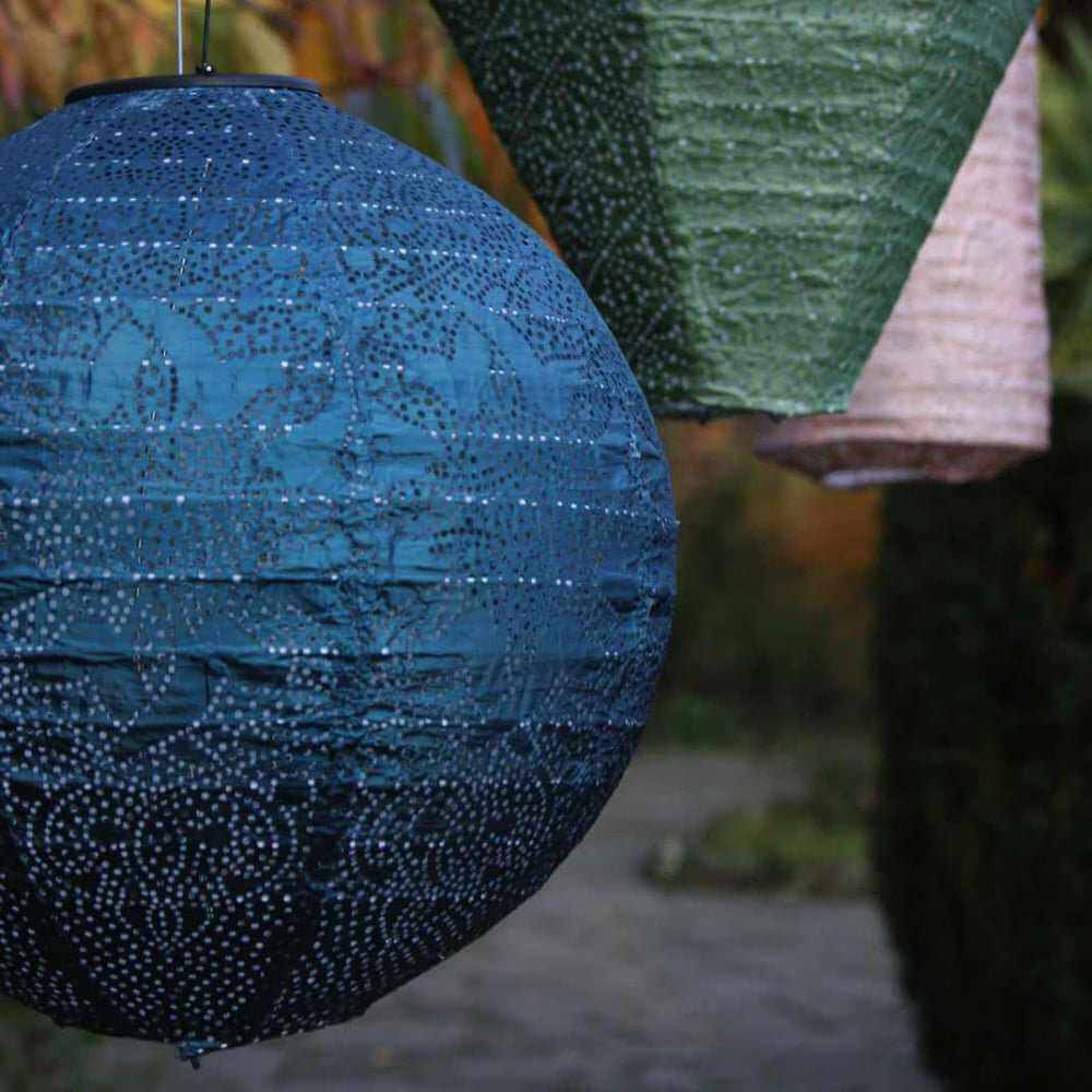 Lampa solarna globus, zbliżenie na wzory