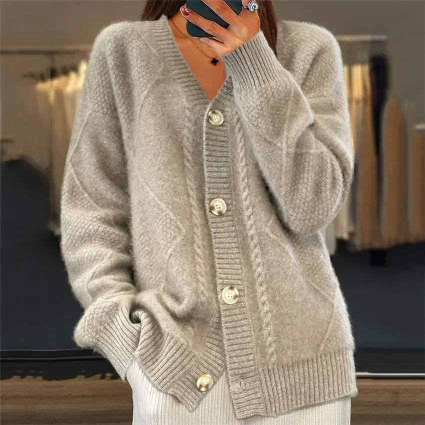 Dzianinowy kardigan V-neck z miękkiej dzianiny, z detalami wykończonymi guzikami, dodaje wyrafinowania Twojej eleganckiej i wygodnej stylizacji
