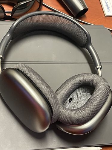 Słuchawki premium ANC z miękkimi nausznikami, ergonomiczną konstrukcją, wysokiej jakości dźwiękiem i łącznością Bluetooth.