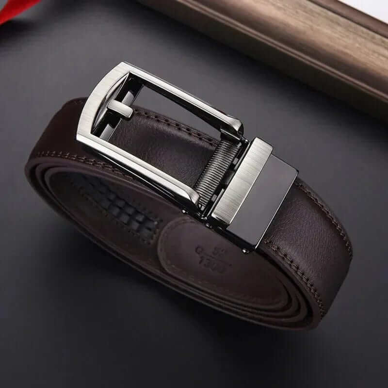 SmartBelt bez dziurek w kolorze czarnym, elegancki, regulowany, modny dodatek dla kobiet, nowoczesny, wszechstronny design.