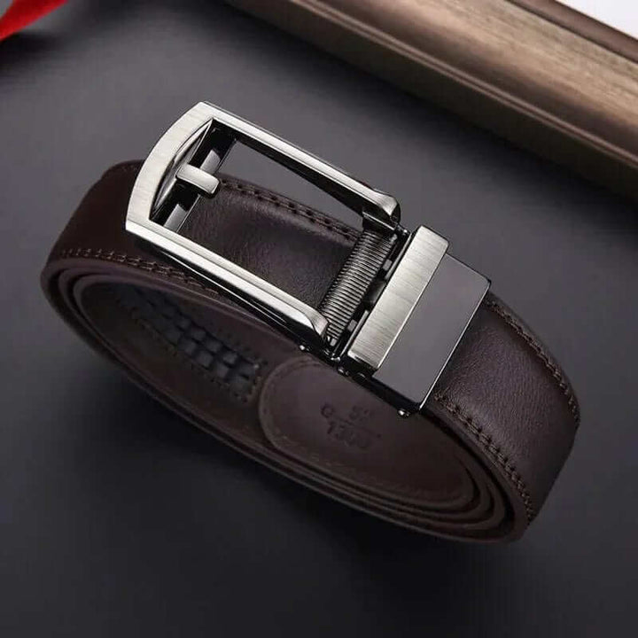SmartBelt bez dziurek w kolorze czarnym, elegancki, regulowany, modny dodatek dla kobiet, nowoczesny, wszechstronny design.