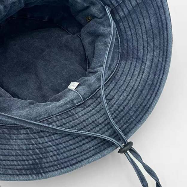 Regulowany damski kapelusz anti-UV w kolorze khaki, lekki, z szerokim rondem, zapewniający optymalną ochronę przeciwsłoneczną podczas przygód na świeżym powietrzu