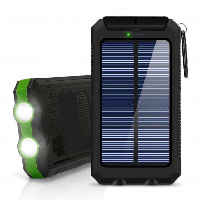 Wodoodporna, wstrząsoodporna ładowarka słoneczna 20000mAh z wbudowaną diodą LED, idealna do aktywności na świeżym powietrzu, na naturalnym tle.