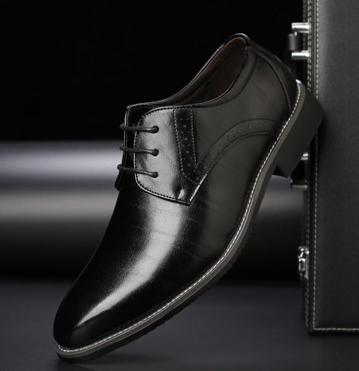 Eleganckie męskie buty sznurowane ze skóry w kolorze czarnym, brązowym, niebieskim i jasnobrązowym z wygodną podeszwą, wyrafinowany styl.