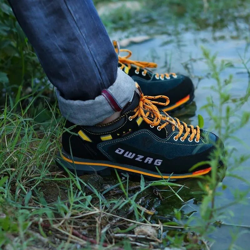 Męskie buty trekkingowe niskie, wodoodporne, z anatomicznym wsparciem, wytrzymałą cholewką i gumową podeszwą.