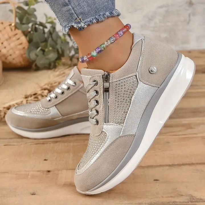 Czarne damskie buty sportowe, ergonomiczny komfort, nowoczesny styl, oddychające materiały do codziennych aktywności i sportu