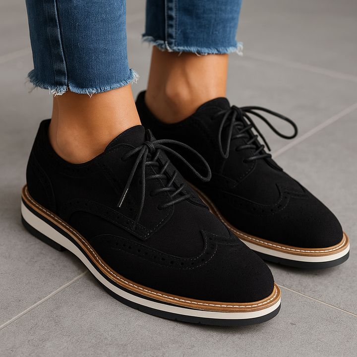 Damskie eleganckie buty skórzane ze sznurowadłami, nowoczesny i zgrabny design, idealne na formalne okazje.