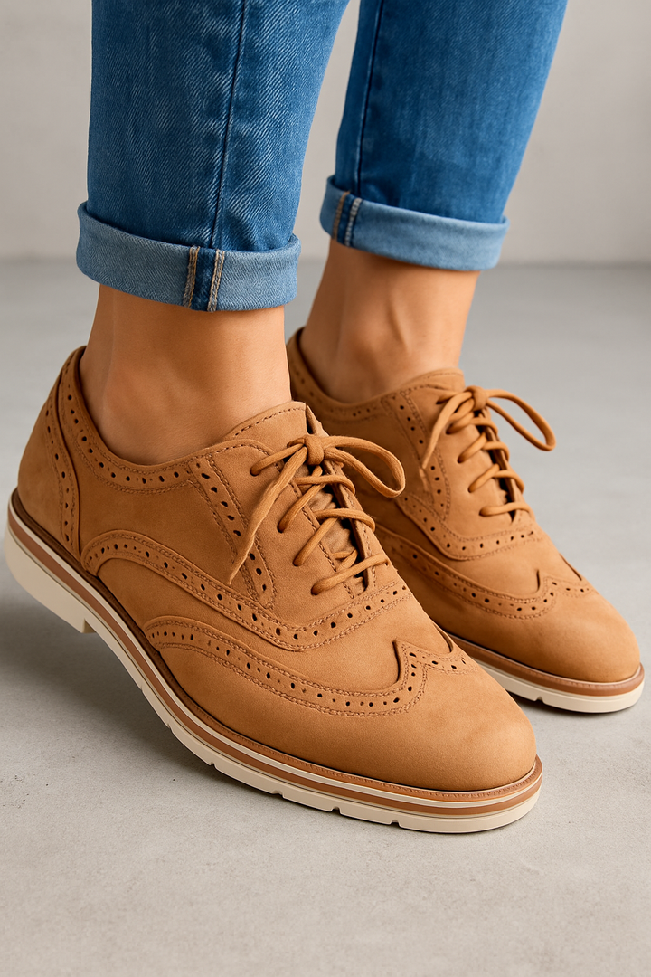 Damskie eleganckie buty skórzane ze sznurowadłami, nowoczesny i zgrabny design, idealne na formalne okazje.