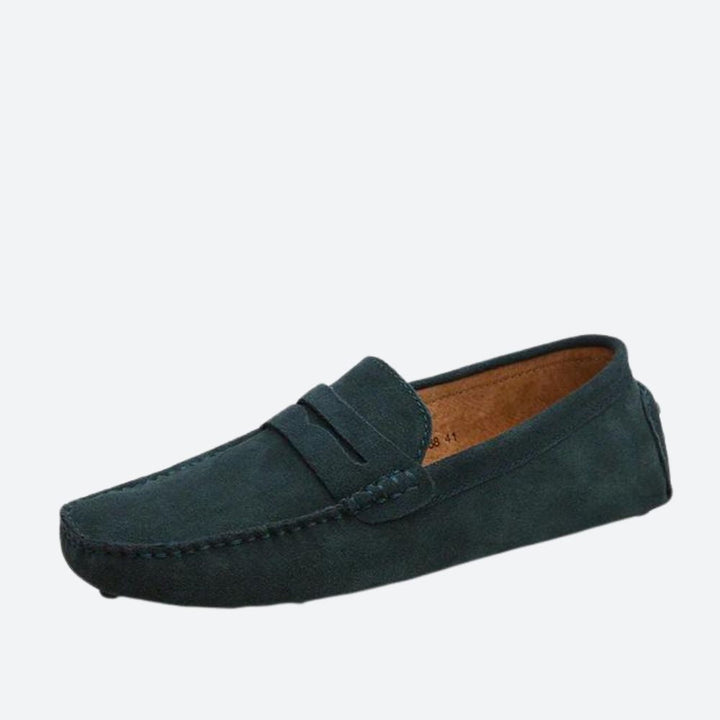 Ciemnozielone eleganckie buty skórzane męskie, stylowy detal.