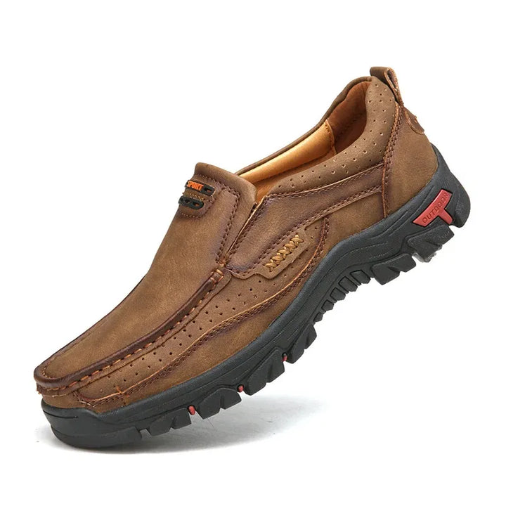 Męskie skórzane buty ortopedyczne z solidną podeszwą i eleganckim designem, w kolorze czarnym i brązowym.